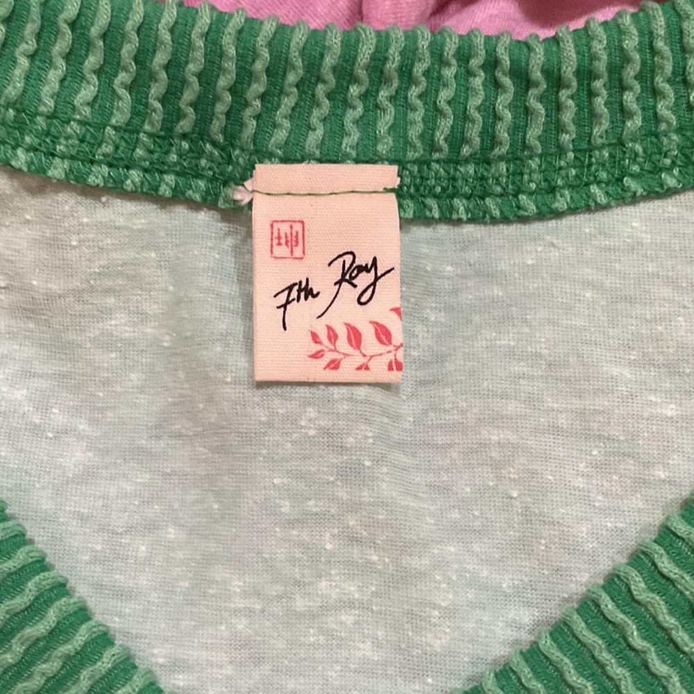 7th Ray Green and White Short Sleeve Tee - Picture 3 of 3